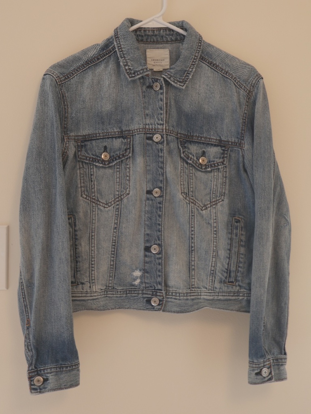 American Eagle Trucker Fit Denim Jean Jacket Small Light Wash Blue Cotton